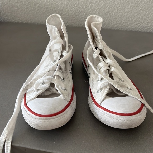 Converse - Picture 2 of 3